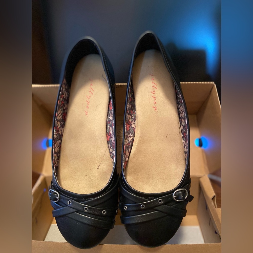Size 10 Jellypop black flat dress shoe